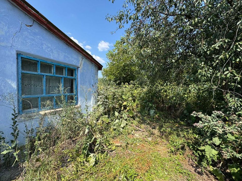 Продаж будинку під реконструкцію на земельній ділянці 15 соток у Гнівані!