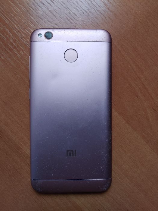 Продам полностью рабочий смартфон Xiaomi Redmi 4x