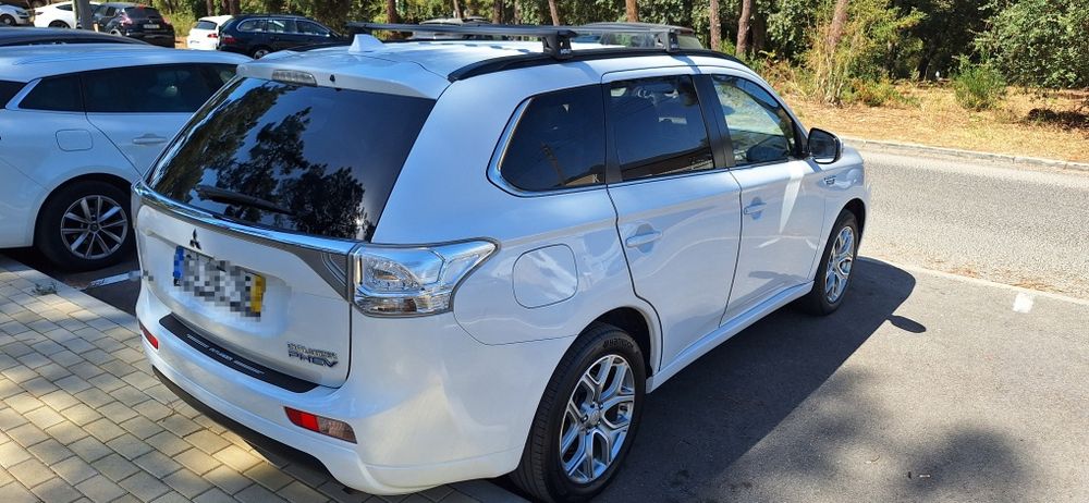 Mitsubishi Outlander PHEV 2.0 Hybrid Plug-in 4WD Intense+