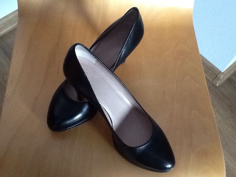 Czarne buty - czółenka Bagatt rozm. 39