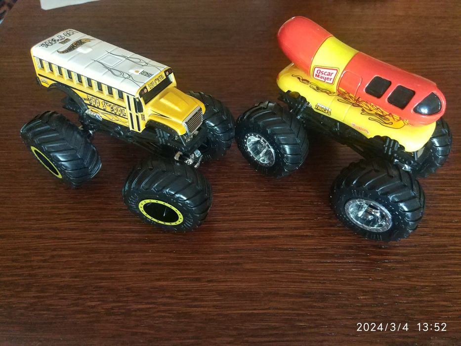 Monster truck hot wheels