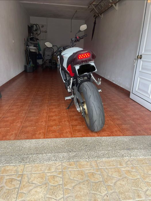 Vendo honda cb650f com quickshifter e vários outros extras