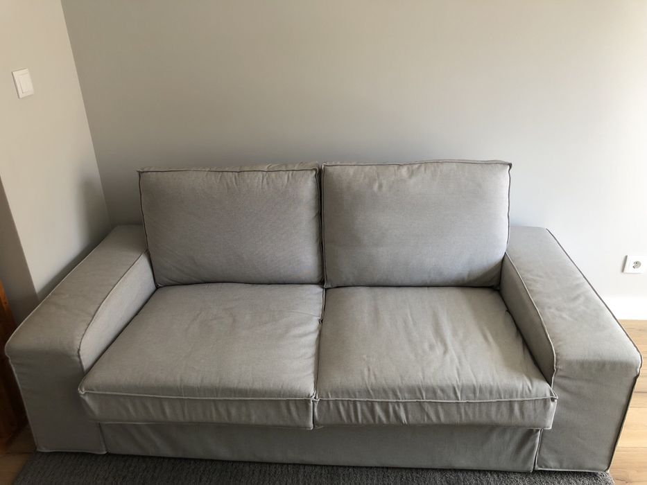 Sofá IKEA, cinzento.