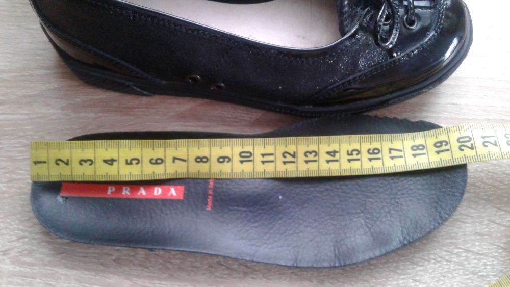 Prada италия кожа туфли девочке черные 29р(19см)