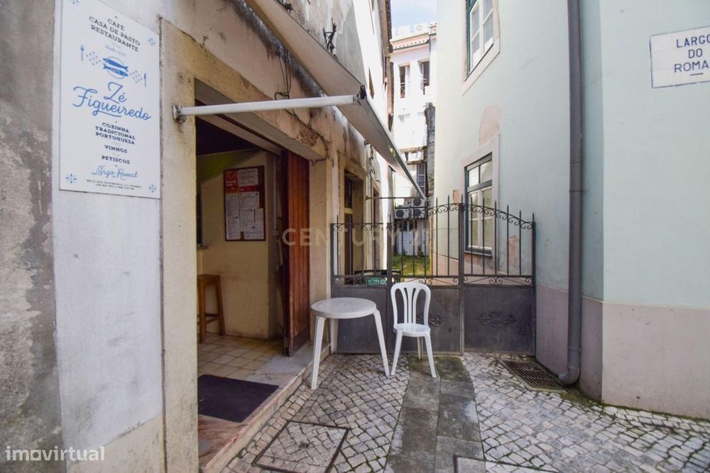 Restaurante para trespasse ( Beco dos Esteireiros)