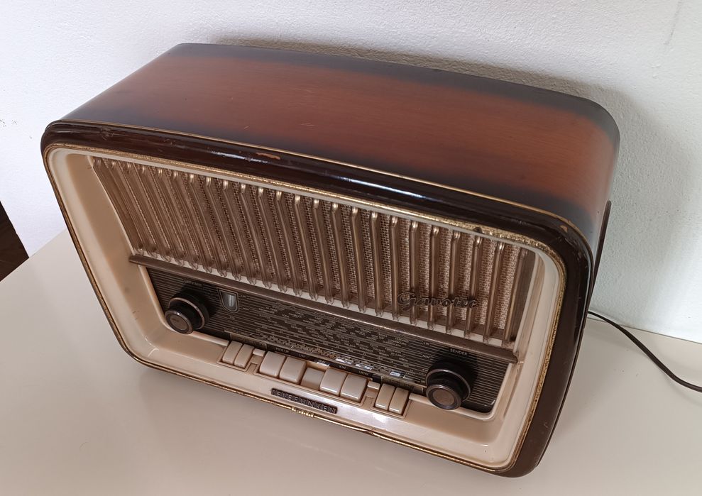Rádio Telefunken Gavotte 8 Export a funcionar