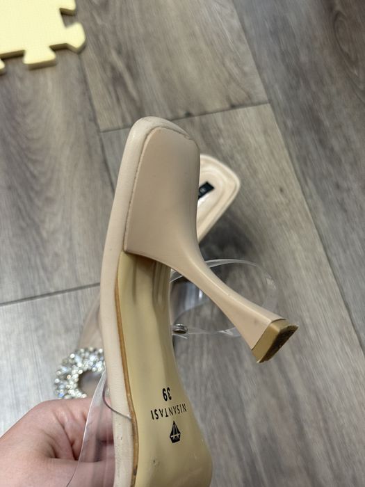 Босоніжки , туфлі під Zara