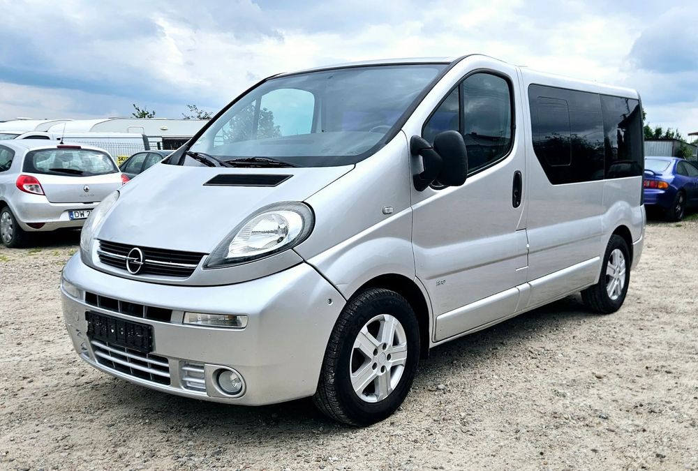 Opel Vivaro Opel Vivaro Life 7 osob stolik lozko 1.9 DCI westfalia multivan