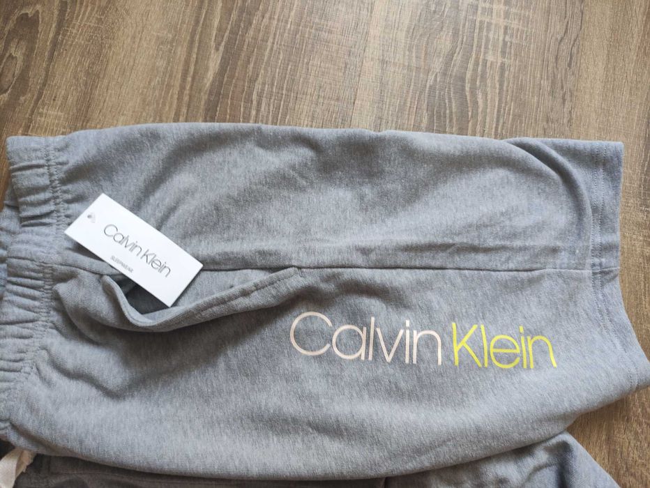 Нові Шорти Calvin Klein і Lefties