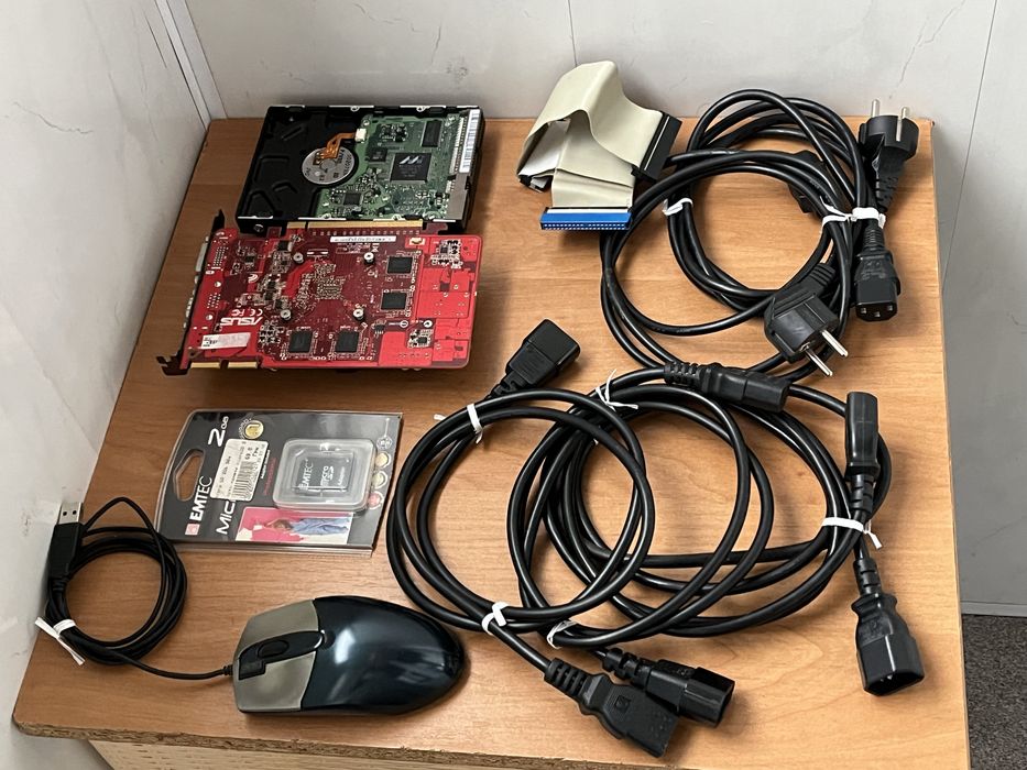 Комплектующие и сетевые кабели для компьютера