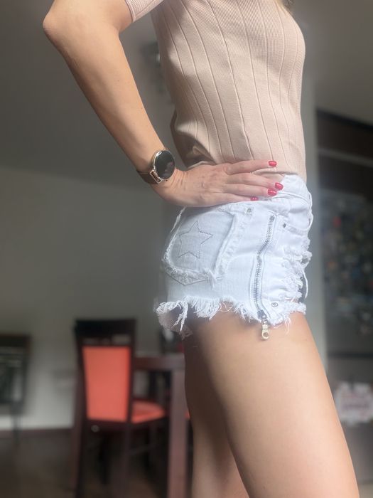 Biale szorty jeansowe