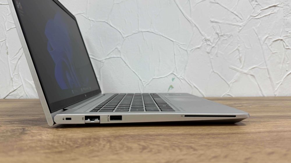 HP EliteBook 640 G9 – i5-1245U, 16GB RAM, 256GB SSD