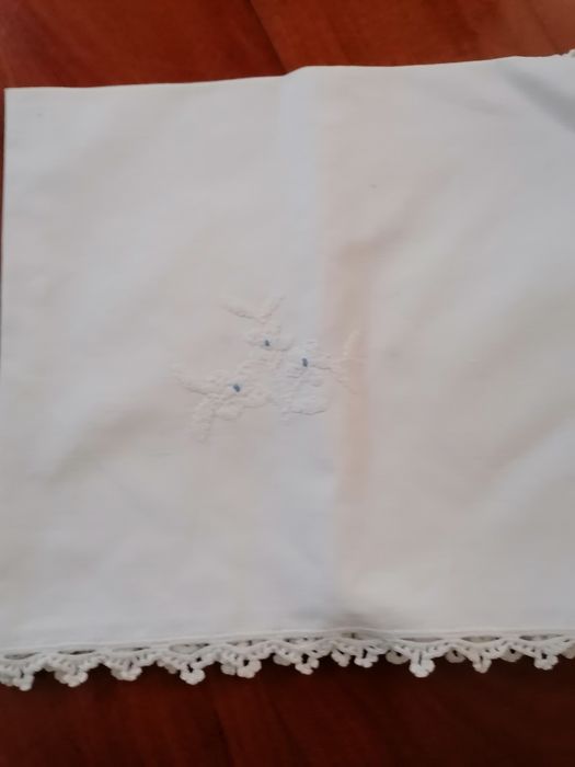 Panos de louça bordados a mão/ renda , desde