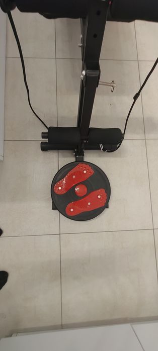 Ławka do brzuszków z twisterem i gumami