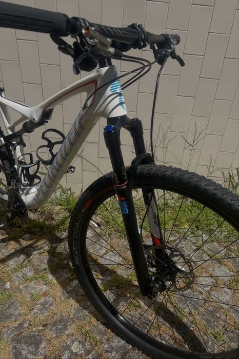 Bicicleta BTT Specialized suspensão total L