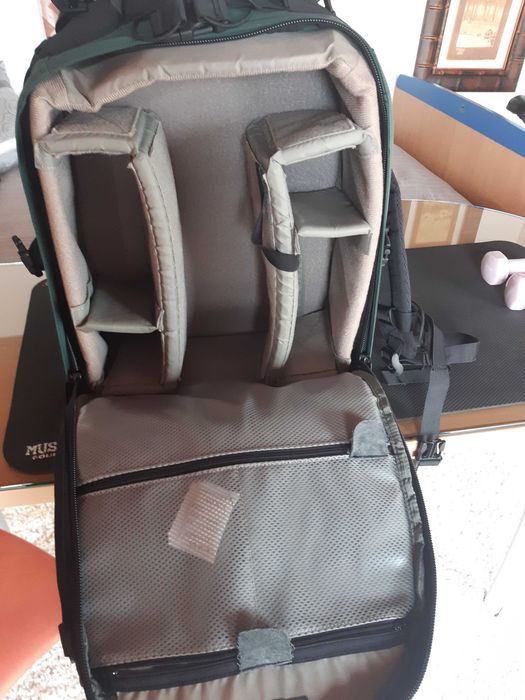 Mochila versátil para câmara e lentes fotográficas
