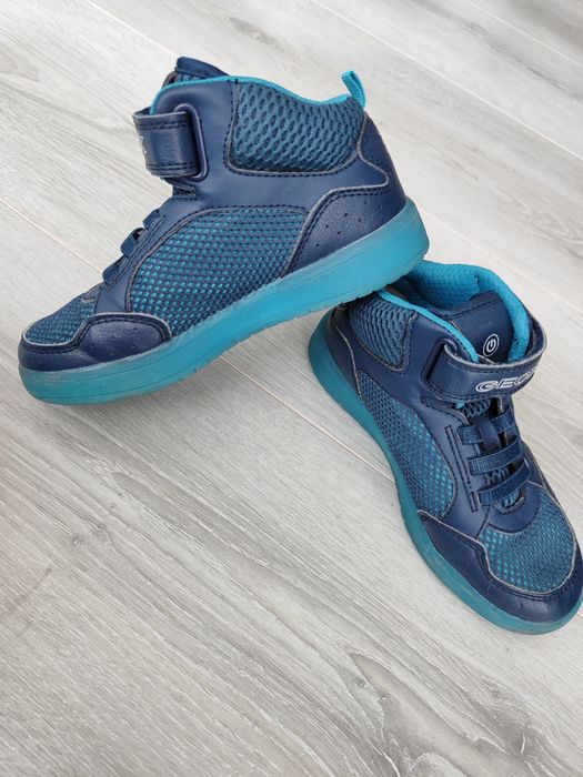 Botas/Sapatilhas GEOX - Tam. 31
Em perfeito estado!