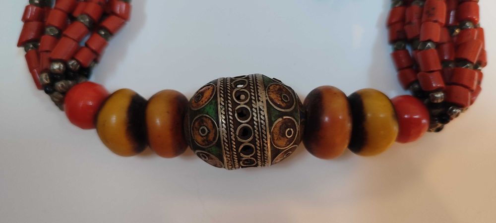 Berberyjski koralikowy naszyjnik z Maroka