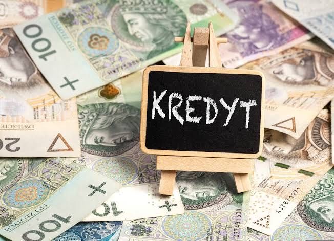 KREDYTY Decyzyjnosc