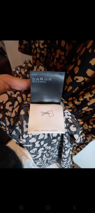 Vestido novo, comprido, padrão tigreda preto e amarelado, 38 - C&A