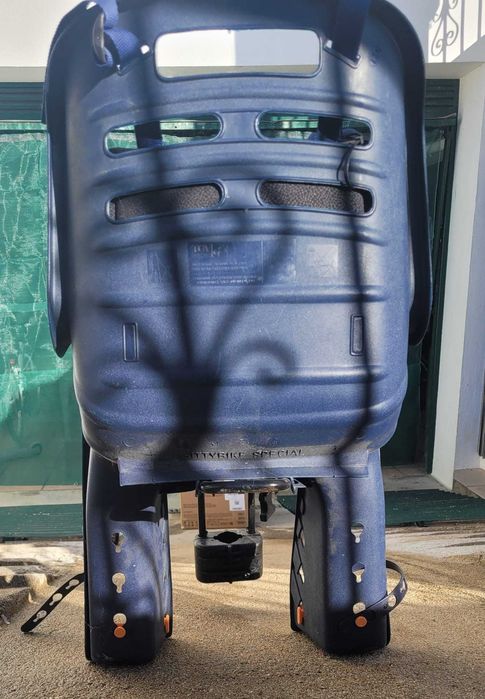 Cadeira para bicicleta para transporte de crianças.