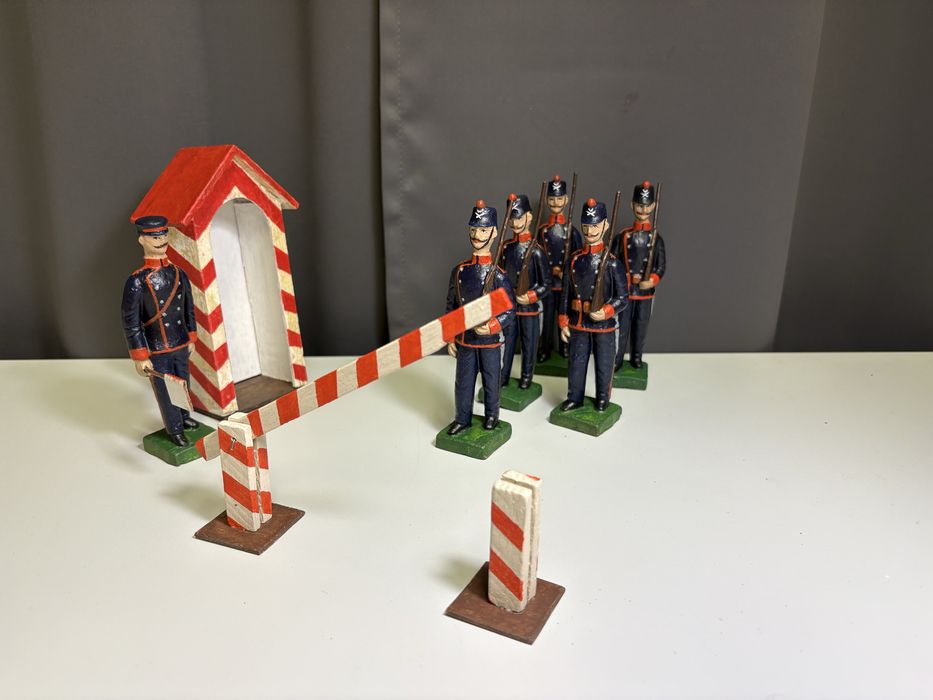 Продаются фигурки солдат  (Elastolin Hausser Lehrmittel)