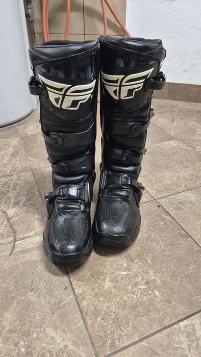 Sprzedam buty fly Racing fr5 kask oraz dwie pary googli