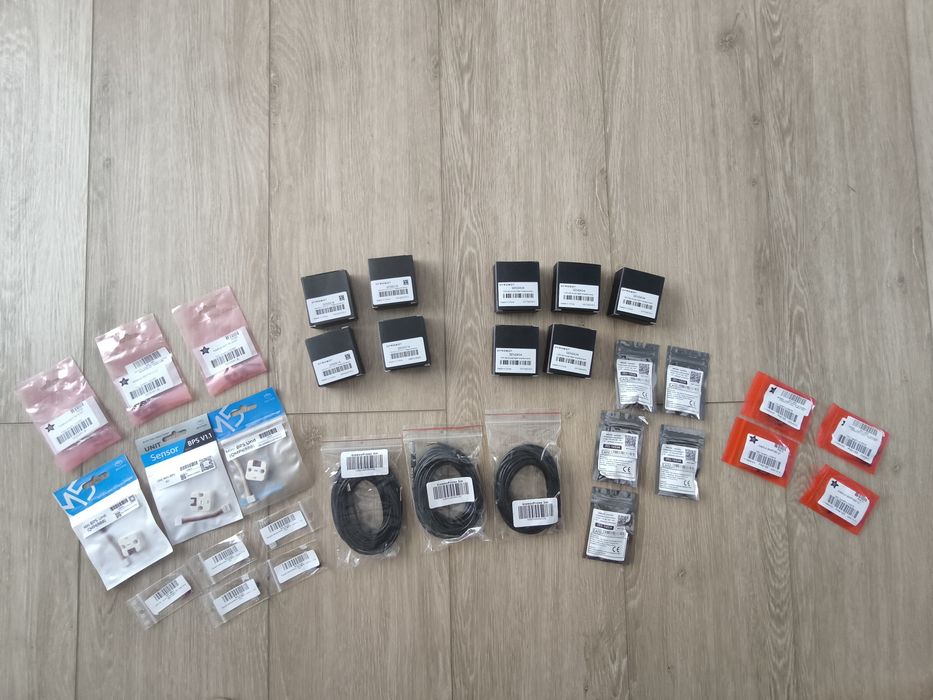 Zestaw nowych czujników i modułów IoT/DIY Arduino ESP32 (Adafruit, DFRobot, BleBox, M5Stack)