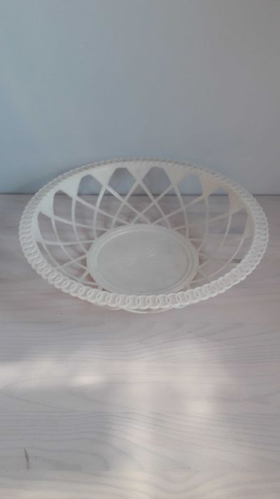 Koszyk okrągły plastikowy biały