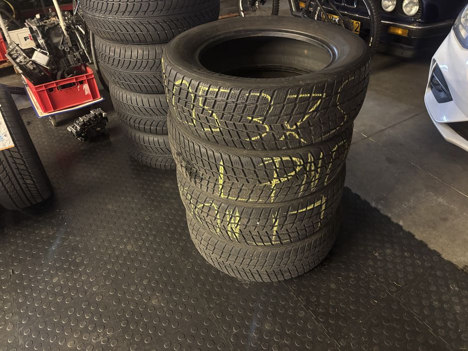 Opony Zimowe 4 sztuki 235/60 R18