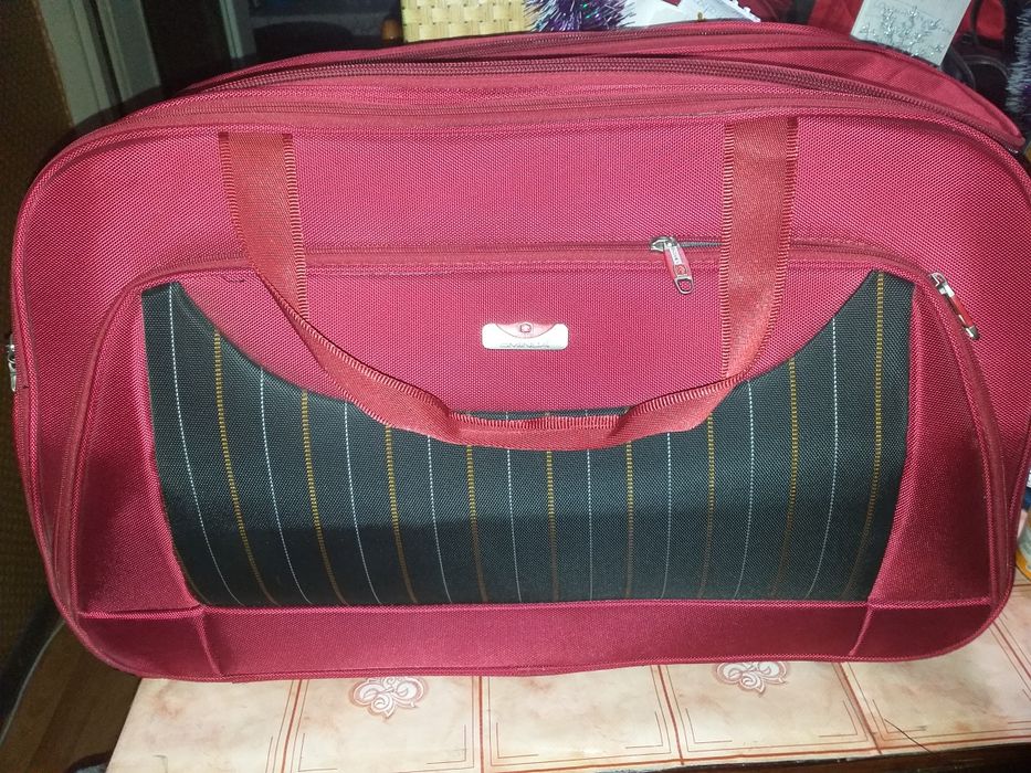 Дорожный тканивой чемодан