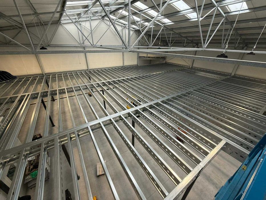 Pomost magazynowy (antresola) wg indywidualnego projektu + wyposażenie