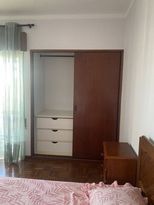 Quarto individual disponivel em Portimão.