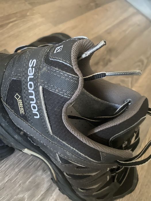 Кросівки фірми “Salomon”.