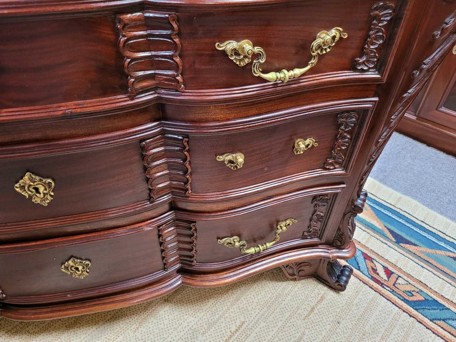 Grande cómoda antiga - óptimo estado e qualidade - Falta um puxad