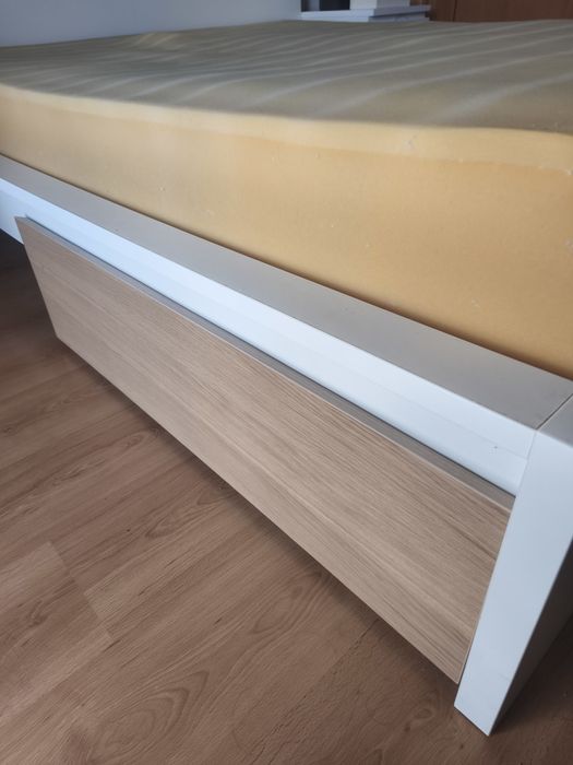 Cama de casal IKEA