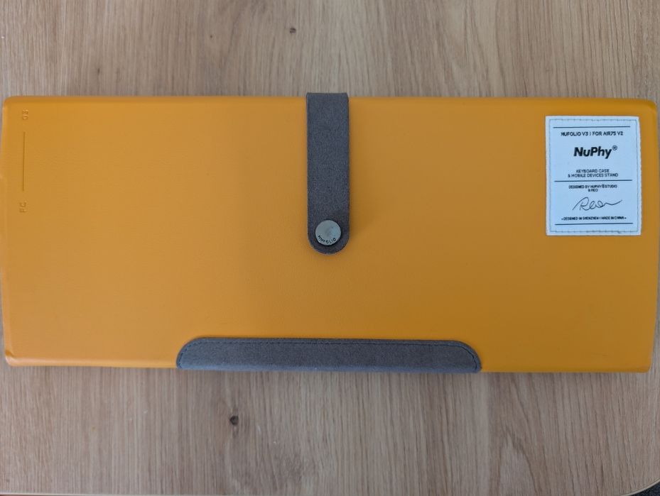 Nuphy air v2 com estojo e keycaps extra