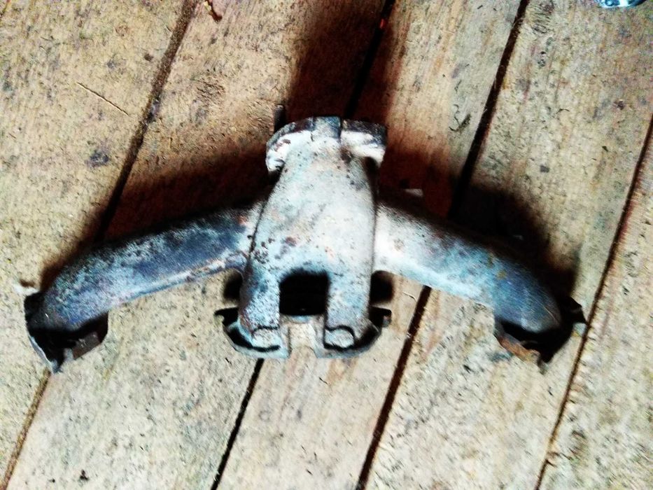 Випускний колектор на ваз 2121, на двигун ваз 2106 чавунний