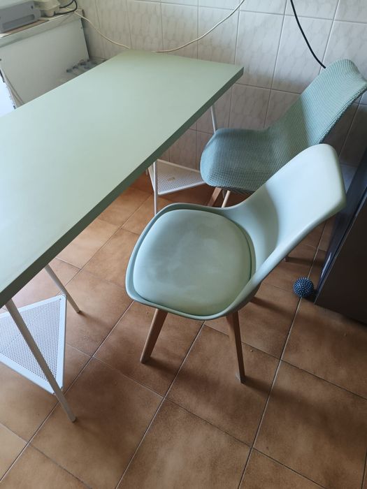 Mesa e 2 cadeiras IKEA - cor verde lima