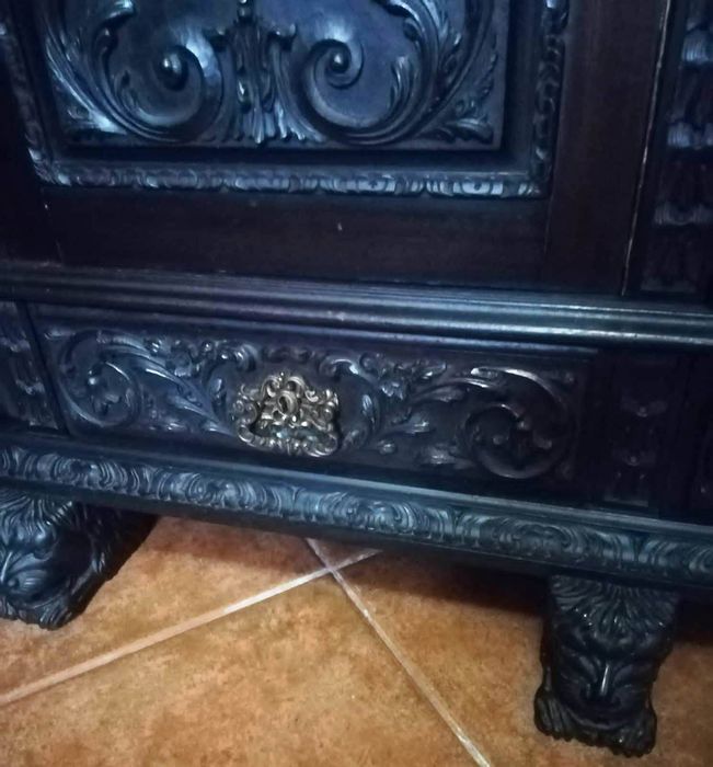 Roupeiro renascença com três portas