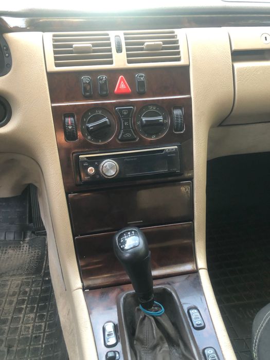 Мерседес 210  2.2 сdi