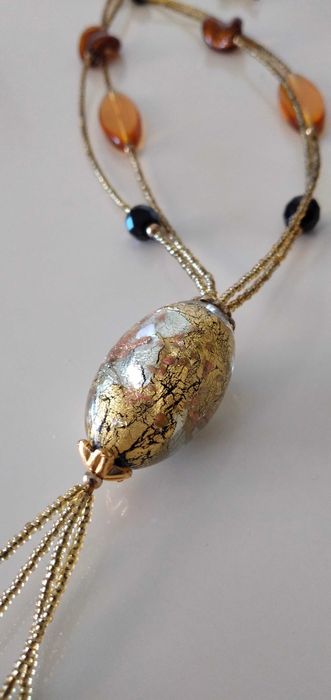 Colar murano autêntico com pingentes em laminas ouro,  prata e ambar.