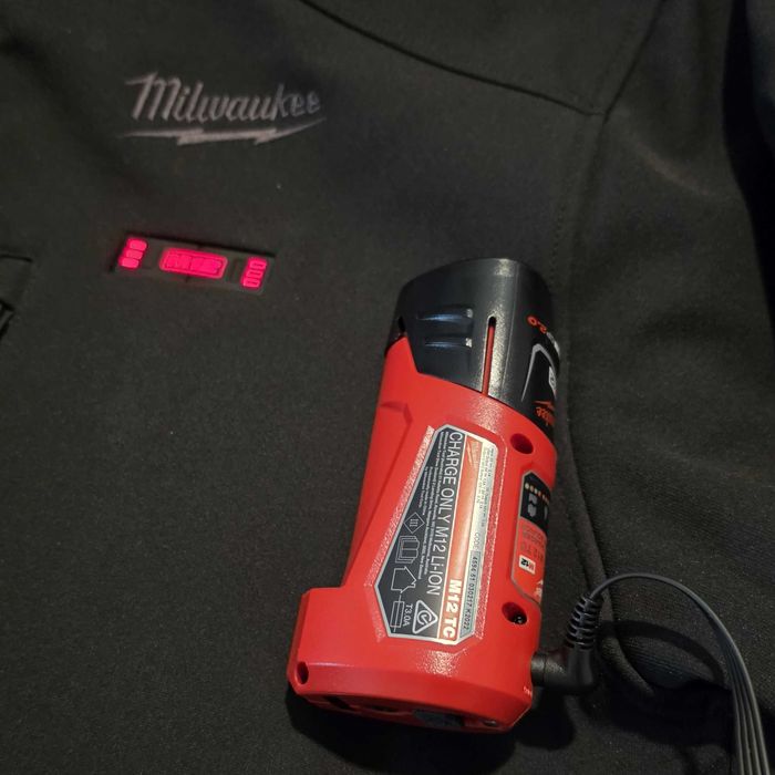 Kurtka ogrzewana Milwaukee M12 - XL, bateria 2.0Ah, ładowarka - PROMOCJA