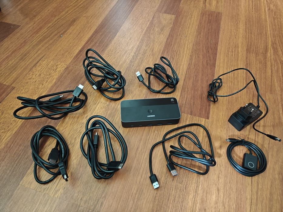 UGREEN KVM Switch HDMI Dual Monitor 2×2 - Completo