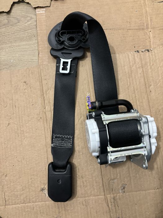 Ремінь безпеки передній лівий Tesla X Plaid 1615679-00-C