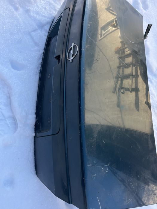 Продам двері і багажник вектра б