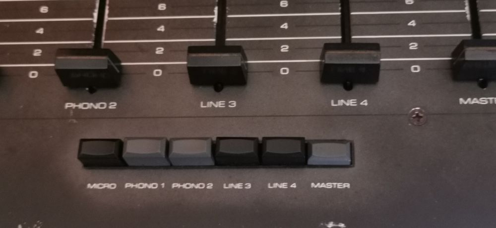 Mesa analógica Alecto PRO-77E