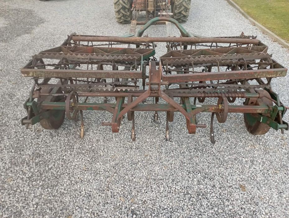 Kultywator z walkiem