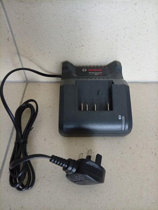 Ładowarka Bosch Professional 18v 2A