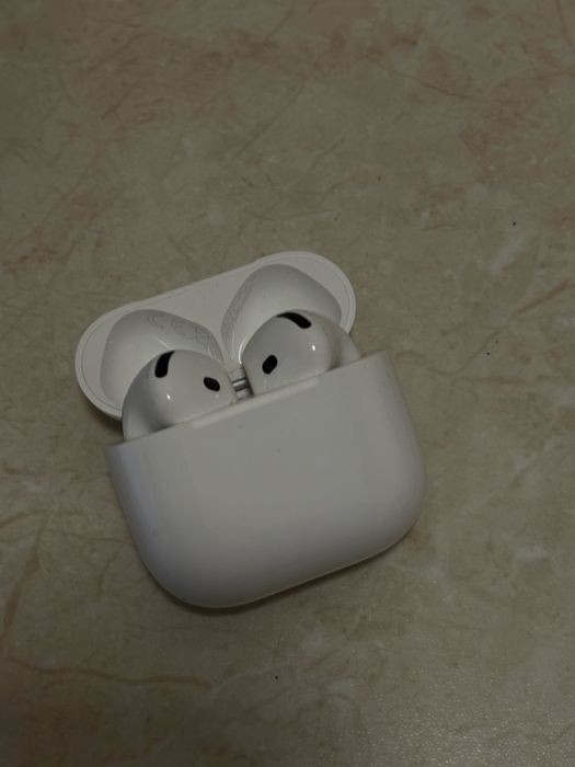 APPLE AirPods 4